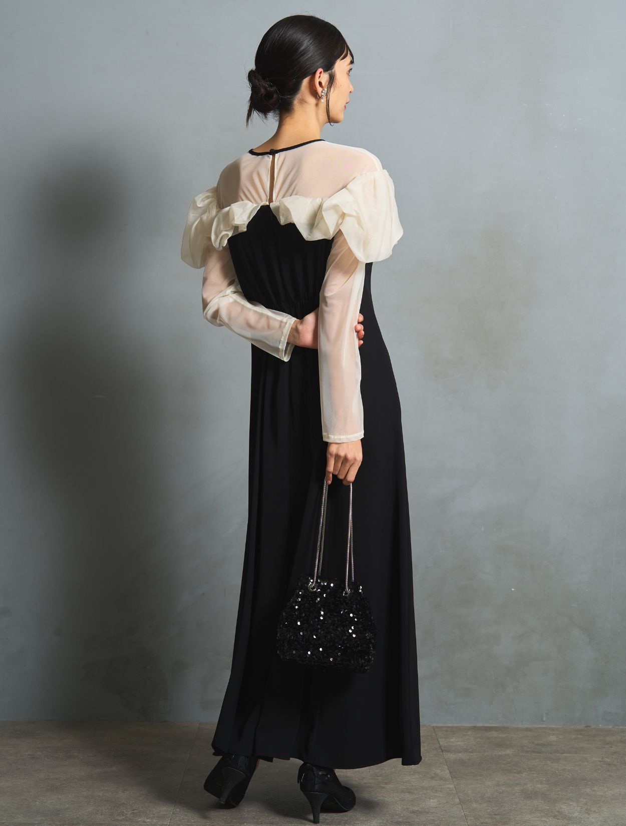 M/L】ラッフルフリルロングスリーブドレス（ブラック）DPSET0757の