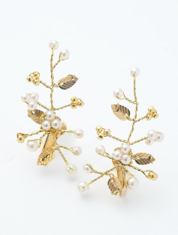 パール×リーフイヤリング（ゴールド）