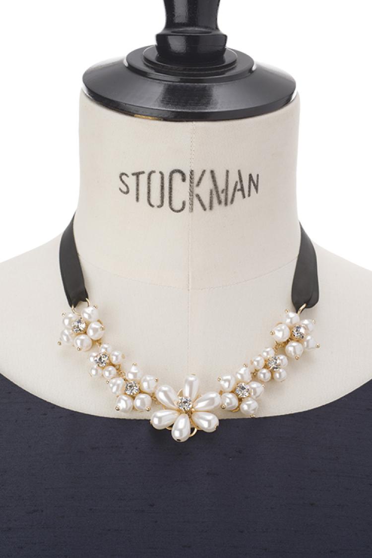 フラワーパールサテンネックレス（ブラック）