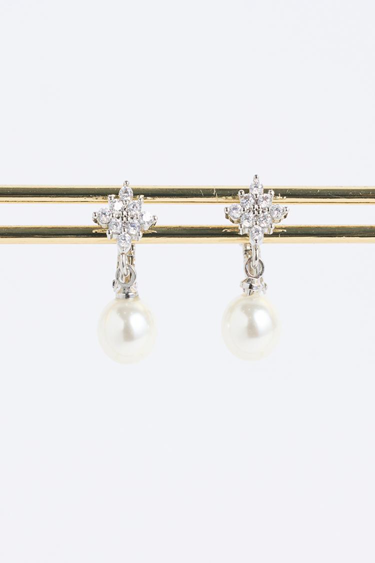 シンプルパールイヤリング（ホワイト）